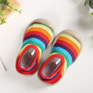 New Kids Shoes Socks Toddler Home Shoes antiderrapantes Desenhos animados Kids Meias Crianças Sapatos Soft Borracha Soled Slippers LJ201104