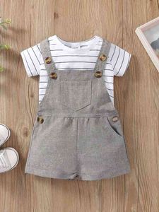 Gestreifter T-Shirt-Body für Babys mit Straps-Shorts SIE