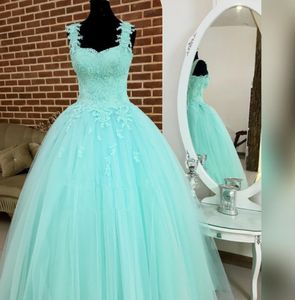 Tulle Ball Gown Quinceanera Klänningar Beaded Appliques Sweet 16 Plus Storlek Party Prom Evening Gowns QC1540