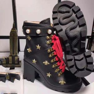 2021 Martin Boots Designer Luxury Women Boots Letter High Heeled Metal Fashion Classic Bee Ladies Short Boots 35-42 med låda