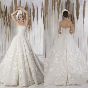 Sexiga Strapless Bröllopsklänningar Blommorapparat Lace Ruched Tulle Bridal Gowns Sexig Backless Sweep Train Vestidos de Novia Custom Made