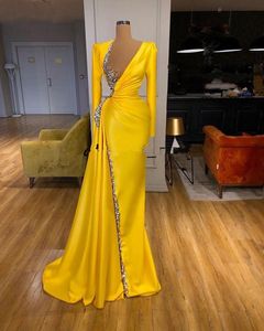 New Arrival Sparkly Żółte Długie Rękawy Prom Dresses Deep V-Neck Zroszony Kryształ Zroszony Specjalne okazje Pageant Party Suknie Formalna Suknia