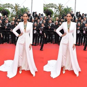 2022 Celebrity Red Carpet Jumpsuit With Train Sexy V-neck Long Sleeve Stain Design Formal Prom Occasion Evening Dress Pant