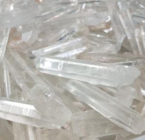 2022 Новый маленький размер чистый прозрачный натуральный четкий кристалл палочки кварцевые пород заживление кристалл подарок полированные ремесла на продажу