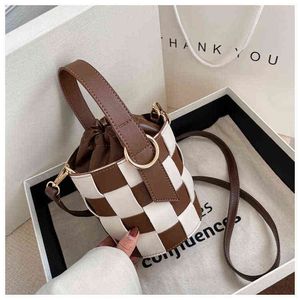 Shopping Bags Weave Leather Mini Crossbody Sling for Women 2022 Trendy Ladies Bucket Luxury Shoulder Handbags and Purses 8131 220304