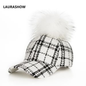 Laurashow 16 سنتيمتر ريال الراكون الفراء الكرة pompoms دافئ كاب الشتاء قبعة بيسبول المرأة متماسكة الصوف قبعة J1225