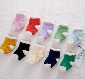 Babysocken aus Korallenfleece in zehn Farben, Bonbonsocken für Kinder, winterwarme, verstärkte Bodensocken, mehrere Farben zur Auswahl, Kleinkindsocken