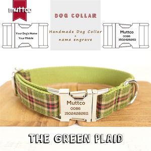 MUTTCO inciso vendita al dettaglio self-design targhetta personalizzata collari di identificazione del cane fatti a mano THE GREEN PLAID 5 taglie collare per cani LJ201113