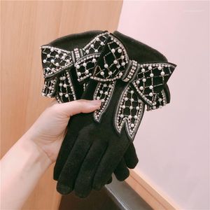 Fem fingrar handskar kvinnor pekskärm handskar vinterpärla båge dekoration kashmir mantens varm utomhus fashionabla handskar1