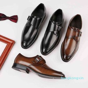 Manuelle 2022 neue britische Stil Schnalle Business Lederschuhe Herren formale einzelne Schuhe Büro professionelle Herrenschuhe Trend