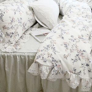 Ny trädgård pastoral sängkläder uppsättning europeisk broderi ruffle spets duvet täcke elegant säng kjol sängkläder prinsessa sängkläder t200706