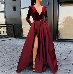 Długie ciemnoczerwone sukienki wieczorowe Wspaniałe Ruched Satynowe Formalne Party Prom Dresses Sexy Side Split Custom Maked Druhna Sukienka z pasem