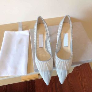 Yaz moda lüks kadın pompalar sandaletler tül tül ile parıltı İtalya popüler marka sivri ayak parmakları siyah beyaz örgü sığ ağız tasarımcısı sandalet yüksek topuklu kutu eu 35-43