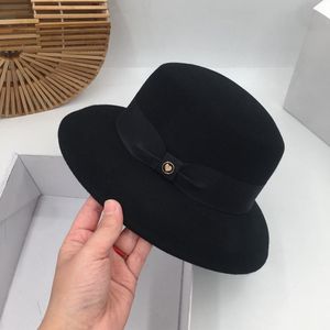 Hot Sale-Fedora Der neue schwarze Wollhut „Socialite Dome Fashion Basin“ in reiner Farbe, Fischermütze, Hepburn-Eimerhüte für Damen