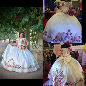 Weiße, mit Satin bestickte Quinceanera-Kleider, mexikanisches Thema, Vestidos de Novia, schulterfrei, Schleife, Korsettrücken, süßes 15-Kleid, Ballkleid