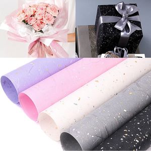 Vattentät presentförpackning papper 10st / parti 60x60cm blomsterhandlare wrapping lysande papper jul bröllop valentin blomma bukett gåva dekor