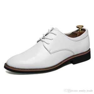 Homens Formal Festa De Casamento Vestido Sapatos Preto Brown Branco Designer Oxfords British British Lace-Up Sapatos Flat