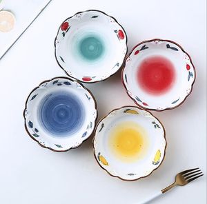 Os conjuntos pintados à mão do dinnerware das flores moldam a tigela cerâmica do cozimento. Tigelas de macarrão criativo adorável casa de arroz prato de frutas