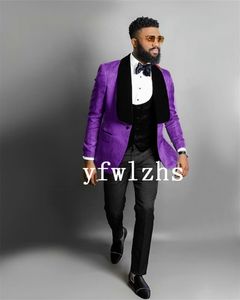 Yakışıklı Kabartma Groomsmen Şal Yaka Damat smokin Erkekler Suits Düğün / Gelinlik / Akşam Sağdıç Blazer (Ceket + Pantolon + Kravat + Yelek) W592