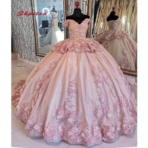 Blush Pink Quinceanera Sukienki cekiny z koralikami z ramię z ręcznie robionymi kwiatami Warstwowy tiul słodki konkurs balowy suknia balowa