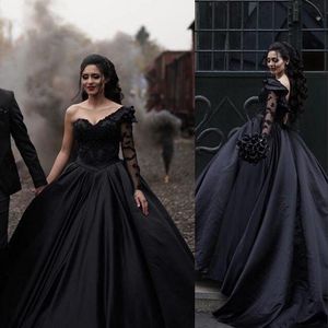 Vestidos de noiva de vestido de banheiro preto novos góticos um ombro de mangas compridas Princesa Vestidos de noiva Apliques de renda Plus Size vestidos de Novia 403