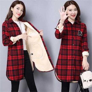 Frauen Fleeced verdicken warmes Hemd Herbst Winter Plus-Size weibliche thermische Mode Plaid mittellanger Mantel M-4XL 211216