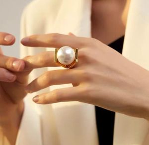 Anéis De Cobre Grandes venda por atacado-2022 grande pérola anel jóias para mulheres de alta qualidade designer k banhado a ouro pérolas de cobre anéis latão tendência punk anéis presentes tamanho