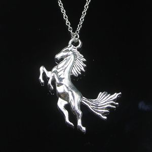 Mode 51 * 32mm Running Horse Pendant Halsband Länkkedja för Kvinna Choker Halsband Kreativ Smycken Party Gift