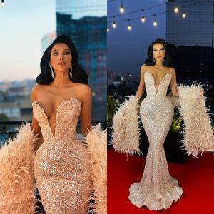 2020 Arabiska lyxiga sjöjungfrun kvällsklänningar med päls wrap sequined prom klänningar älskling djup v nack speciell tillfälle klänning
