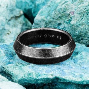 Cluster Rings Retro Old Black Triangle Stainless Steel Mens Cool Simple For Couple Lovers Male Biker Jewelry Creativity Gift Wholesale1