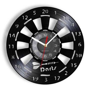 Dartboardinspirerad vinylskivväggklocka Dart Mancave Game Room Essential Hanging Wall Watch Dart Fanatic Home Decor Clock H1230