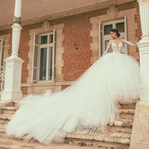 2021 Lyxig bröllopsklänning Sexig Beaded Lace Appliques Ball Gown Weddig Klänningar Skräddarsydda Långärmade Hollow Back Brudklänningar