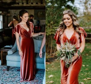 2021 Velvet Druhna Dresses V Neck Krótkie Rękawy Długość podłogi Ruffles Country Garden Guest Guest Party Suknie Maid of Honor Dress Al8671