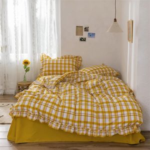 Ny koreanska retro plaid spets sängkläder sängkläder uppsättningar queen / king size dunte cover set platta quilt cover 4pcs säng kjol set lj201127