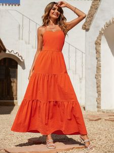 ネオンオレンジ色のフリルの裾のカミは彼女のドレス