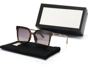 2022 Fashion Luxury Occhiali da sole Donna Uomo UV400 Luce polarizzata Designer PC + montatura in metallo Occhiali da sole quadrati per occhiali da donna con scatola