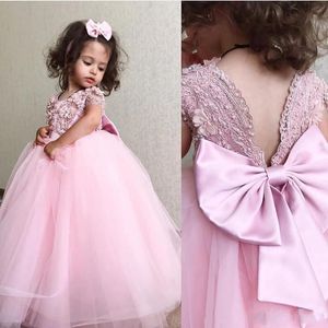 Niedliche Baby Rosa Spitze Appliqued Blume Mädchen Kleider Luxus Kristall Perlen Cap Sleevs Mädchen Formale Party Pageant Kommunicayion Hochzeitskleid