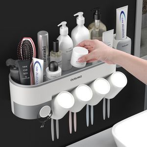 Badezimmerzubehör Sets Magnetischer Zahnbürstenhalter mit Tasse Zahnpastaspender Toilettenartikel Lagerregal Zahnpasta Squeezer LJ201204