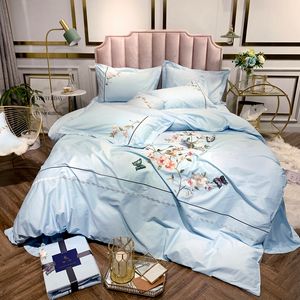 Blå lyxig kinesisk stil fjärilblommor Broderi Egyptisk bomullsängar Set Duvet Cover Bed Sheet / Linne Pillowcases 4pcs T200706