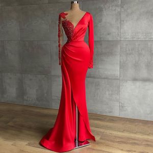 Red Perlen Mermaid Prom Kleider Juwel Nacken Langarmes Seiten geteilte Abendkleider Sweep Zug Satin formelles Kleid 407