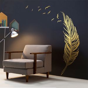 Vänster höger Flying Gold Feather Art Wall Sticker för heminredning DIY Personlighet Mural Kid Room Bedroom Decoration 138x172cm 220217