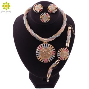 Set di gioielli africani Set di gioielli indiani di moda Festa di nozze da sposa Donne eleganti Collana con ciondolo rotondo Bracciale Orecchini Anello