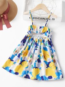幼児の女の子花柄プリントを切り取るカミのドレス彼女のドレス