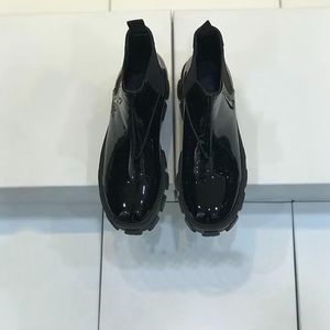 Högkvalitativa designerskor! Höst och vinter Mode Matte Black Real Leather Boots Luxury Street Visa Kvinnors Stövlar med Box Storlek 35-40