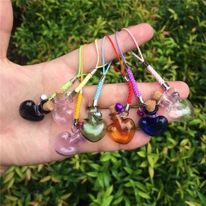 Amor Heart Shaped Garrafas de vidro pequeno com trançado Nylon Rope Chaveiros DIY Mini Perfume Jars Garrafas 7pcs de várias cores