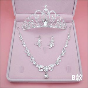 Bästsäljande brudkrona Tiara Skicka låda Tredelar Tillbehör Tillbehör Bröllop Fashion Rhinestones huvudbonadörhängen Halsband Bröllop