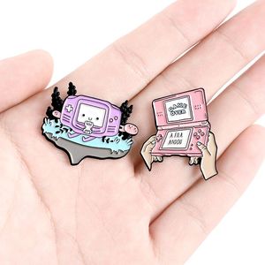 Pins, broscher Cartoon Handheld Game Player Arcade Machine Gamepad Söt Enamel Pins och Lapel Pin Ryggsäck Bags Badge Presenter