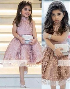 Novo vestido de meninas de flor de flores fofas e rosa barata para casamentos pérolas de pescoço alto renda de joelho curto aniversário crianças vestidos de concurso de menina