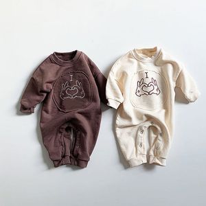Autumn Nowe ubrania dla niemowląt urocze w stylu kreskówek Baby Rompers Bawełny maluch chłopców kombinezon LJ201023