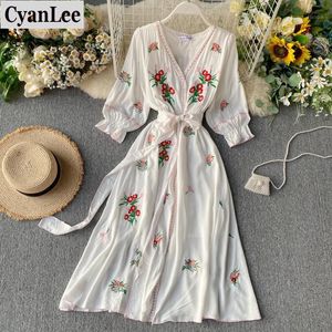 Casual Sukienki Sukienka Kobiety Słodki Kwiatowy Haftowany Sexy V-Neck Lampion Rękaw Panie Szczupły Z Pas Bandażą Długą Robe Beach Vestido1